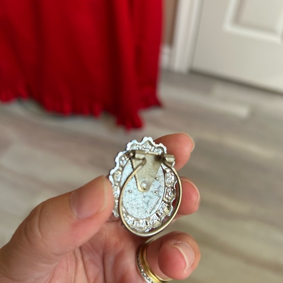 4/$100 Germany vintage Elegant Silver and White Floral Brooch 🌸 - Picture 5 of 6